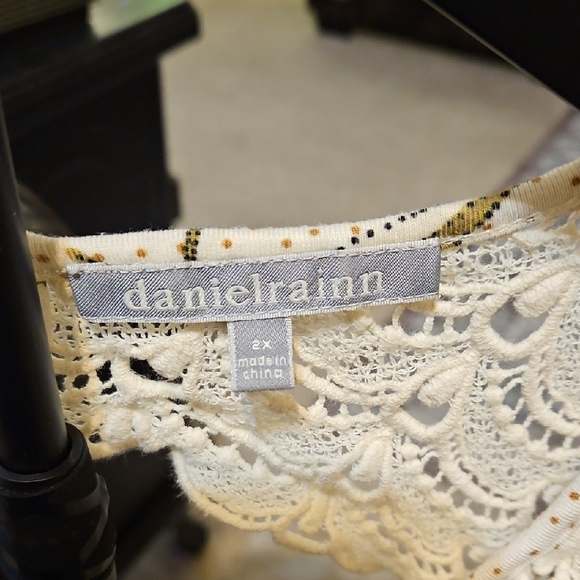 Daniel Rainn Cream Floral Lace Sleeveless Blouse - Picture 8 of 9